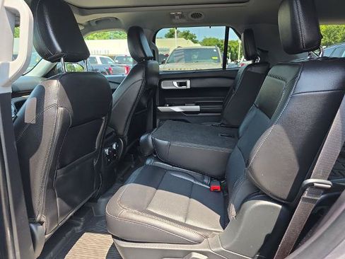 Certified 2022 Ford Explorer Limited w/ Equipment Group 301A AWD/4WD image 17