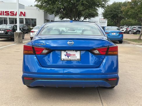 Used 2025 Nissan Altima 2.5 SV FWD image 5