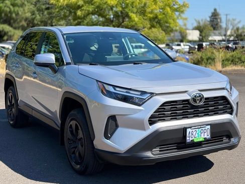 Used 2024 Toyota RAV4 LE AWD/4WD image 7