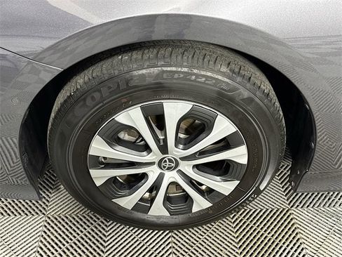 Used 2022 Toyota Prius XLE image 4