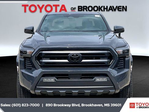 Used 2025 Toyota Tacoma SR5 AWD/4WD image 3