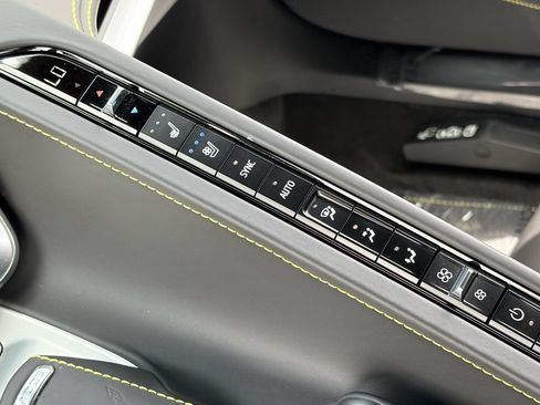 Used 2022 Chevrolet Corvette Stingray Premium Cpe w/ Z51 Performance Package RWD image 23