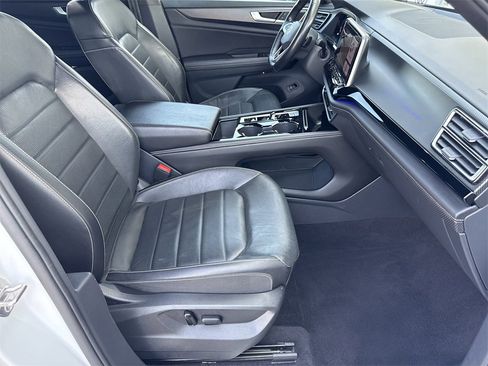 Certified 2024 Volkswagen Atlas Cross Sport SEL R-Line image 38