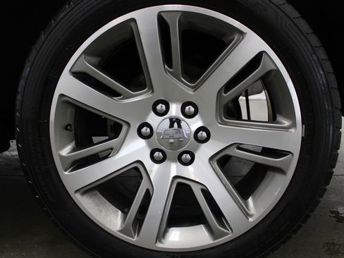 Used 2019 Cadillac Escalade Luxury image 9