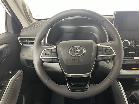 New 2026 Toyota Highlander Limited AWD/4WD image 13