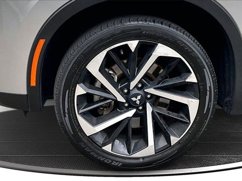 Used 2023 Mitsubishi Outlander SE image 30