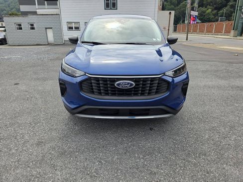 Used 2023 Ford Escape Active w/ Tech Pack #1 AWD/4WD image 3