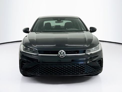 Used 2025 Volkswagen Jetta Sport FWD image 2