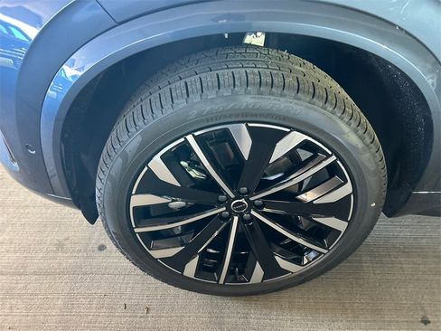 New 2026 Volvo XC90 B6 Plus w/ Protection Package Premier image 8