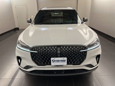 Used 2025 Lincoln Aviator Reserve image 2