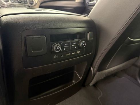 Used 2019 GMC Yukon XL SLT w/ Open Road Package AWD/4WD image 40