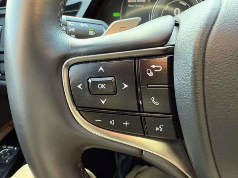 Used 2024 Lexus ES 300h w/ Premium Package image 21