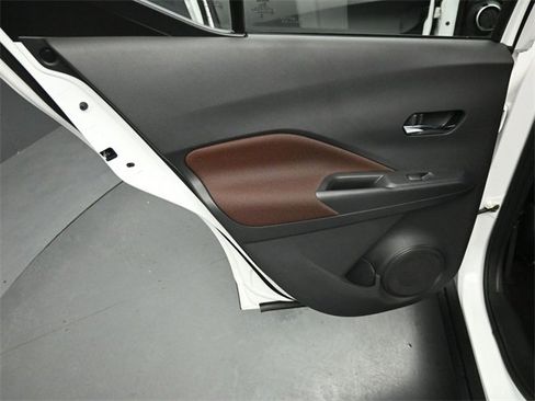 Used 2023 Nissan Kicks SR image 21