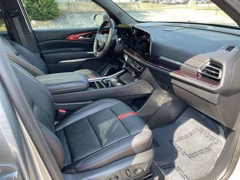 Used 2024 Chevrolet Traverse RS w/ LPO, Floor Liner Package AWD/4WD image 17