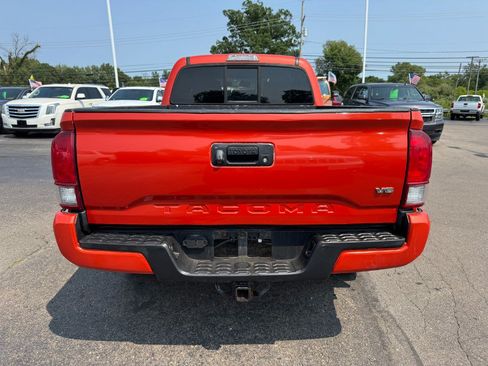 Used 2016 Toyota Tacoma SR5 AWD/4WD image 4