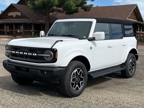 New 2025 Ford Bronco Outer Banks image 2