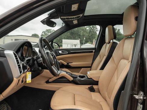 Used 2016 Porsche Cayenne AWD/4WD image 7
