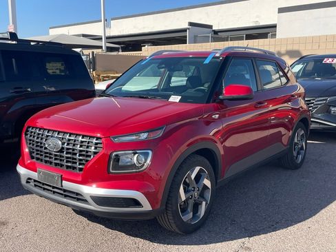 Used 2023 Hyundai Venue SEL w/ Cargo Package image 4