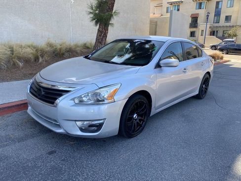 Used 2015 Nissan Altima 2.5 S w/ Power Driver Seat Package FWD image 3