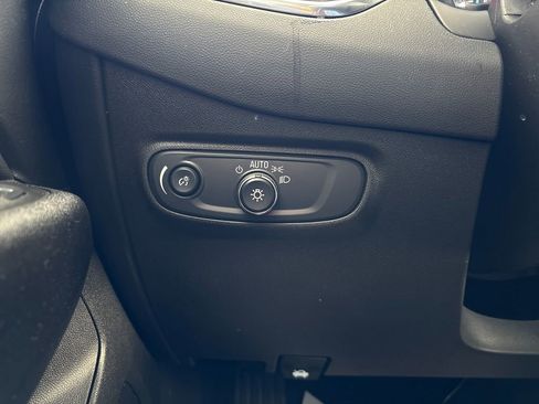 Used 2024 Chevrolet Equinox LT image 37
