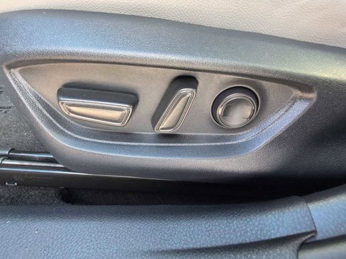 Used 2025 Toyota Camry SE image 17