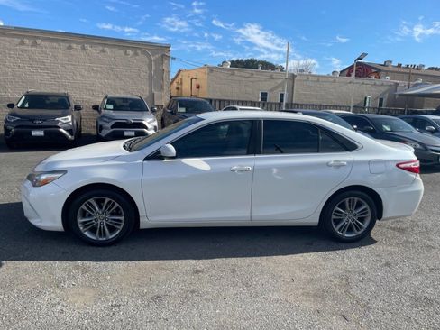 Used 2015 Toyota Camry SE image 6