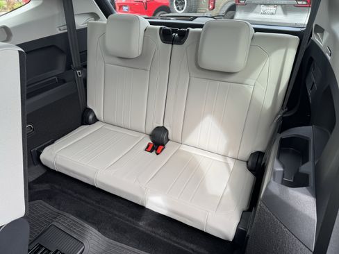 Certified 2023 Volkswagen Tiguan SE FWD image 33