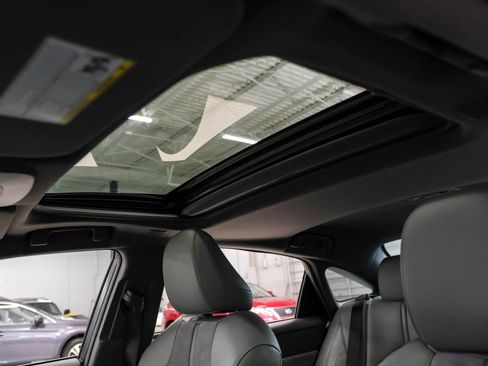 Used 2019 Toyota Avalon XSE image 4