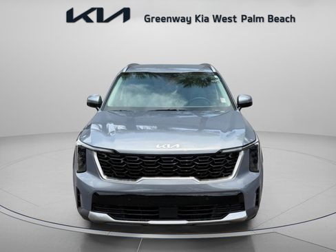 Used 2025 Kia Sorento S FWD image 2