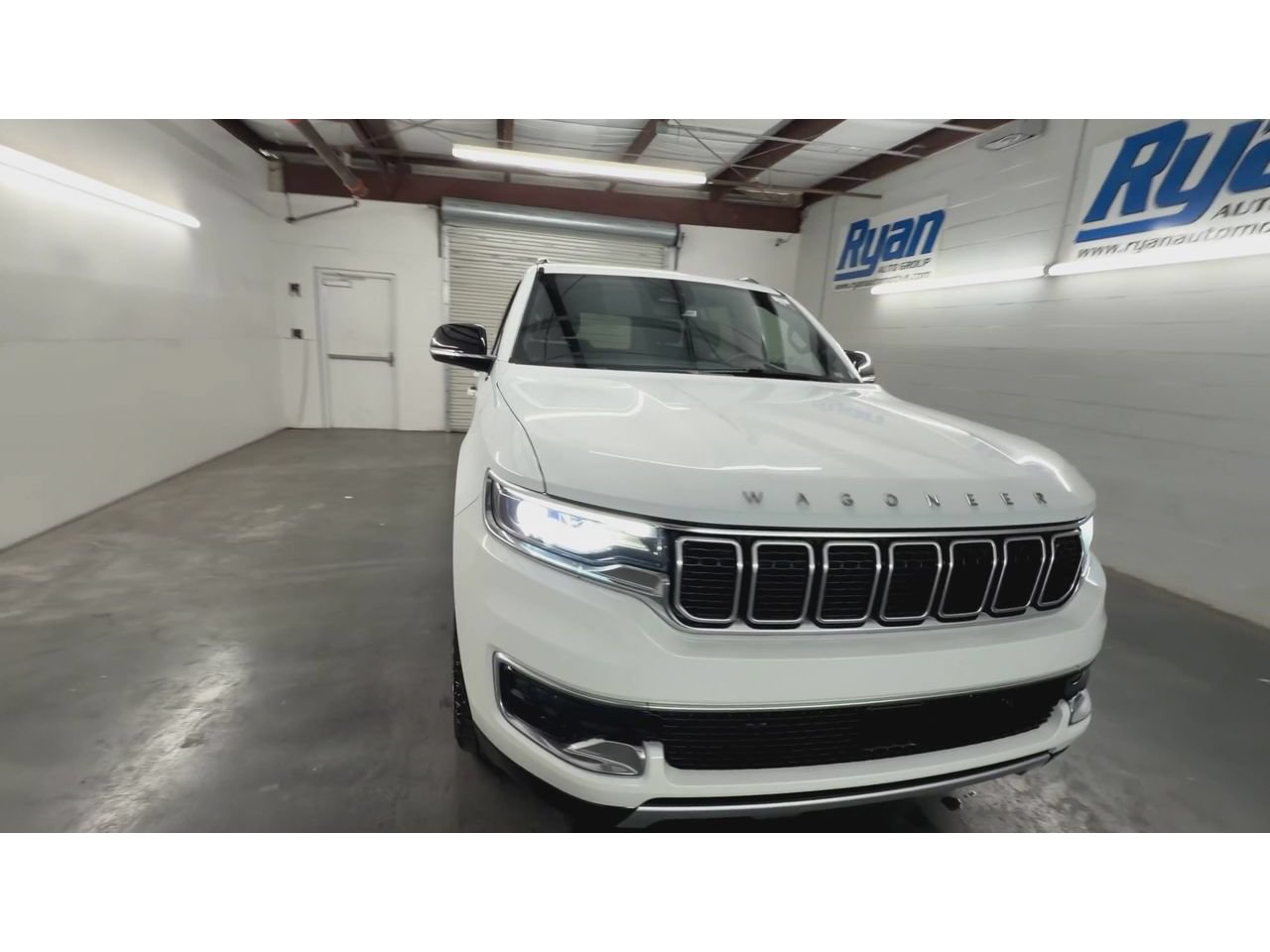 Used 2024 Jeep Wagoneer Series II w/ Flexible Seating Group RWD image 3