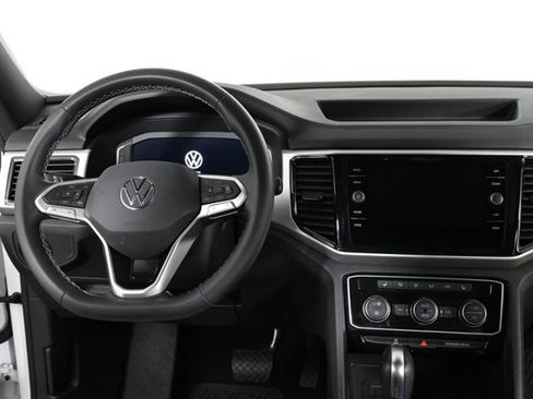 Certified 2022 Volkswagen Atlas Cross Sport SE w/ Panoramic Sunroof Package image 3