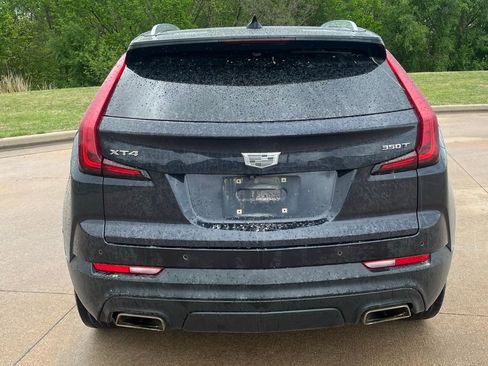 Used 2022 Cadillac XT4 Luxury w/ Cold Weather Package FWD image 4