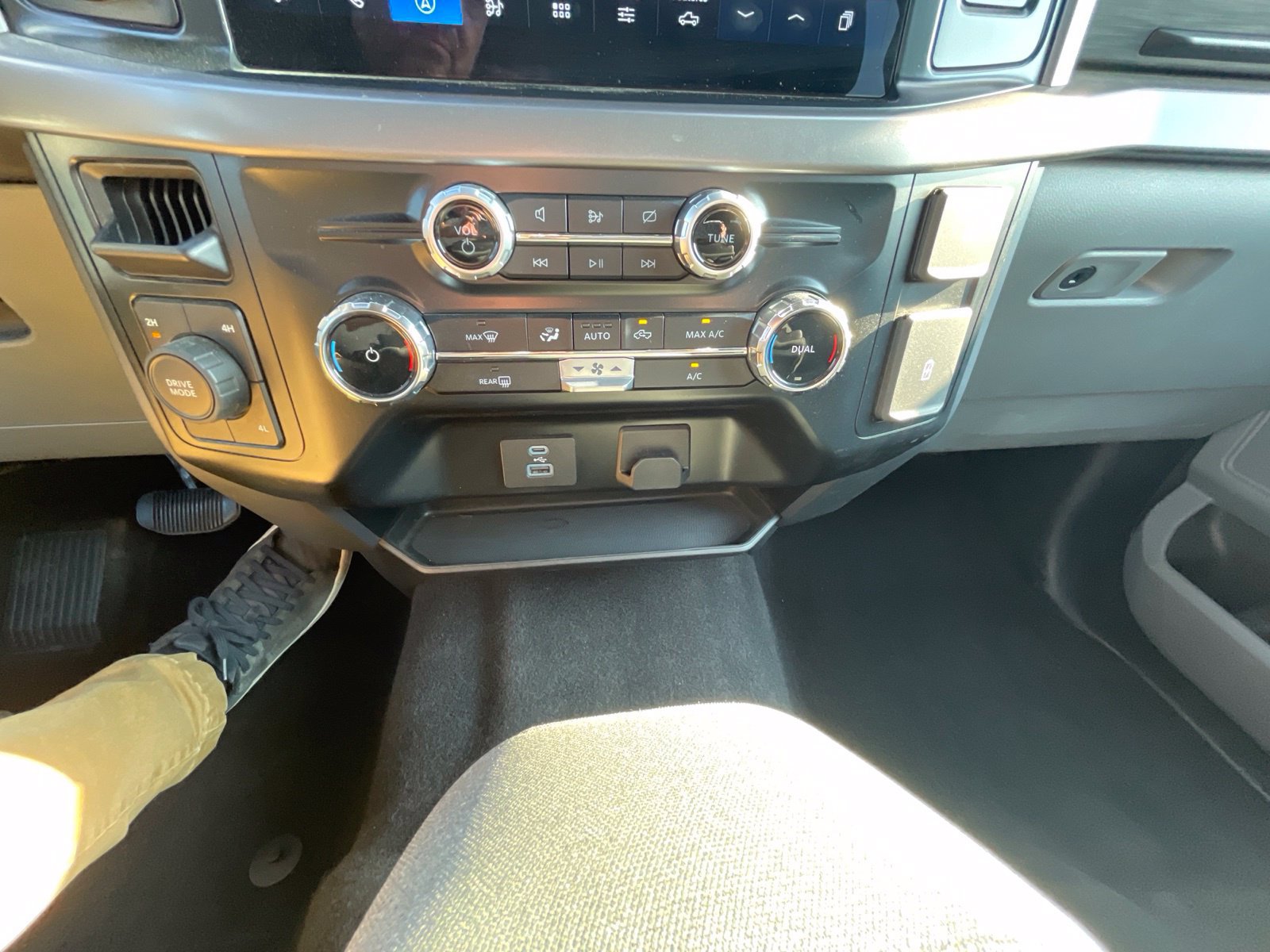 Used 2024 Ford F150 XLT AWD/4WD image 13