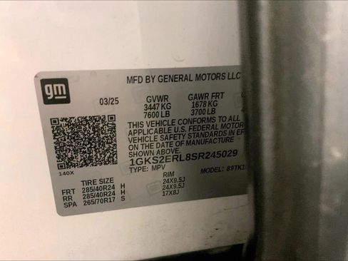 Used 2025 GMC Yukon Denali Ultimate w/ LPO, Floor Liner Package AWD/4WD image 33