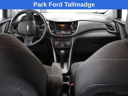 Used 2018 Chevrolet Trax LS AWD/4WD image 26