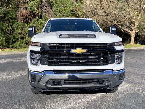 Used 2024 Chevrolet Silverado 2500 W/T w/ WT Convenience Package image 3