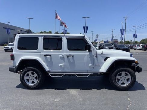 Used 2019 Jeep Wrangler Unlimited Sahara AWD/4WD image 3