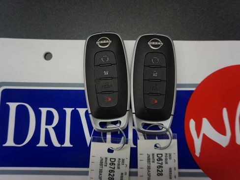 Used 2023 Nissan Rogue SV FWD image 15