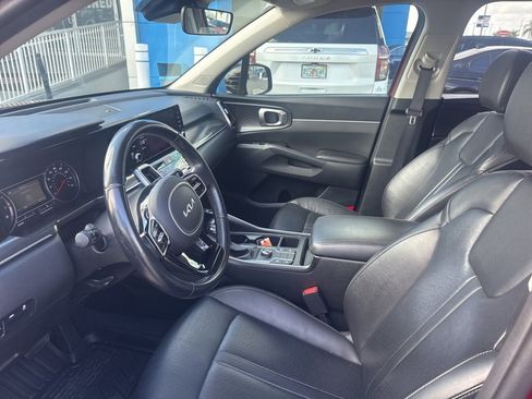 Used 2022 Kia Sorento S image 13