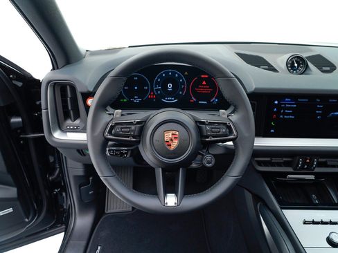 New 2026 Porsche Cayenne image 21