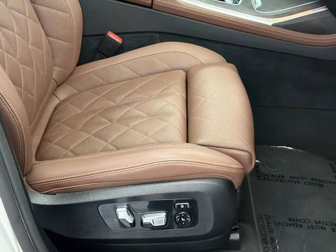 Used 2023 BMW X7 xDrive40i w/ M Sport Package AWD/4WD image 13