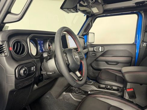 Certified 2024 Jeep Wrangler Unlimited Rubicon AWD/4WD image 23