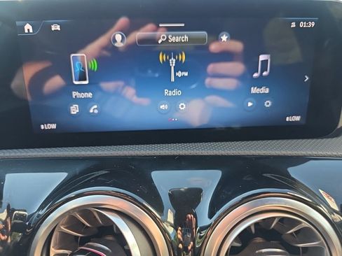 Used 2025 Mercedes-Benz CLA 250 image 28