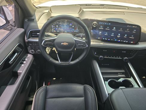 Used 2025 Chevrolet Tahoe Premier AWD/4WD image 14