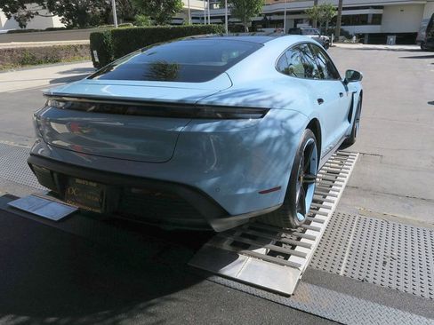 Used 2022 Porsche Taycan image 40