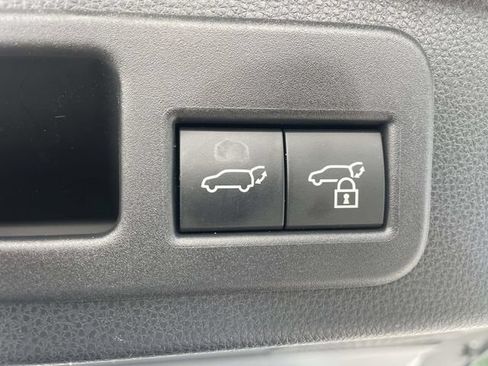 Used 2025 Toyota 4Runner Limited AWD/4WD image 10