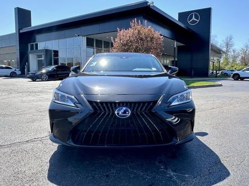 Used 2022 Lexus ES 300h w/ Accessory Package 2 FWD image 2