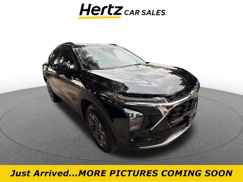 Used 2025 Chevrolet Trax LT FWD image 1