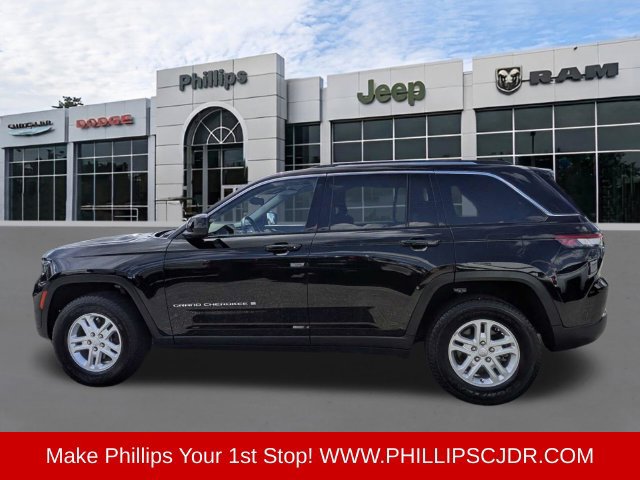 Used 2023 Jeep Grand Cherokee Laredo RWD image 6