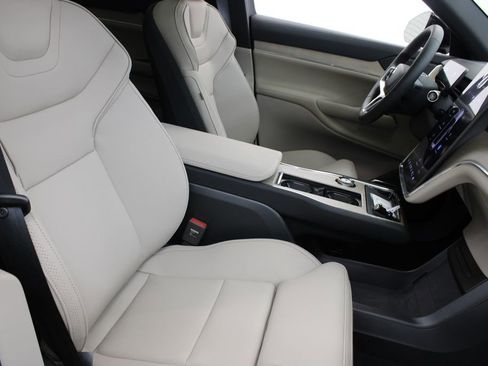 New 2026 Volvo EX90 Plus RWD image 23
